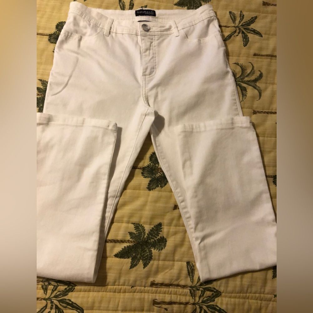 Nice white jeans from the Conrad C collection in size 6
